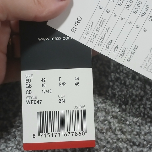 Mexx Sport Tan White Capri Track Suit Size 12 NWT - Picture 6 of 6